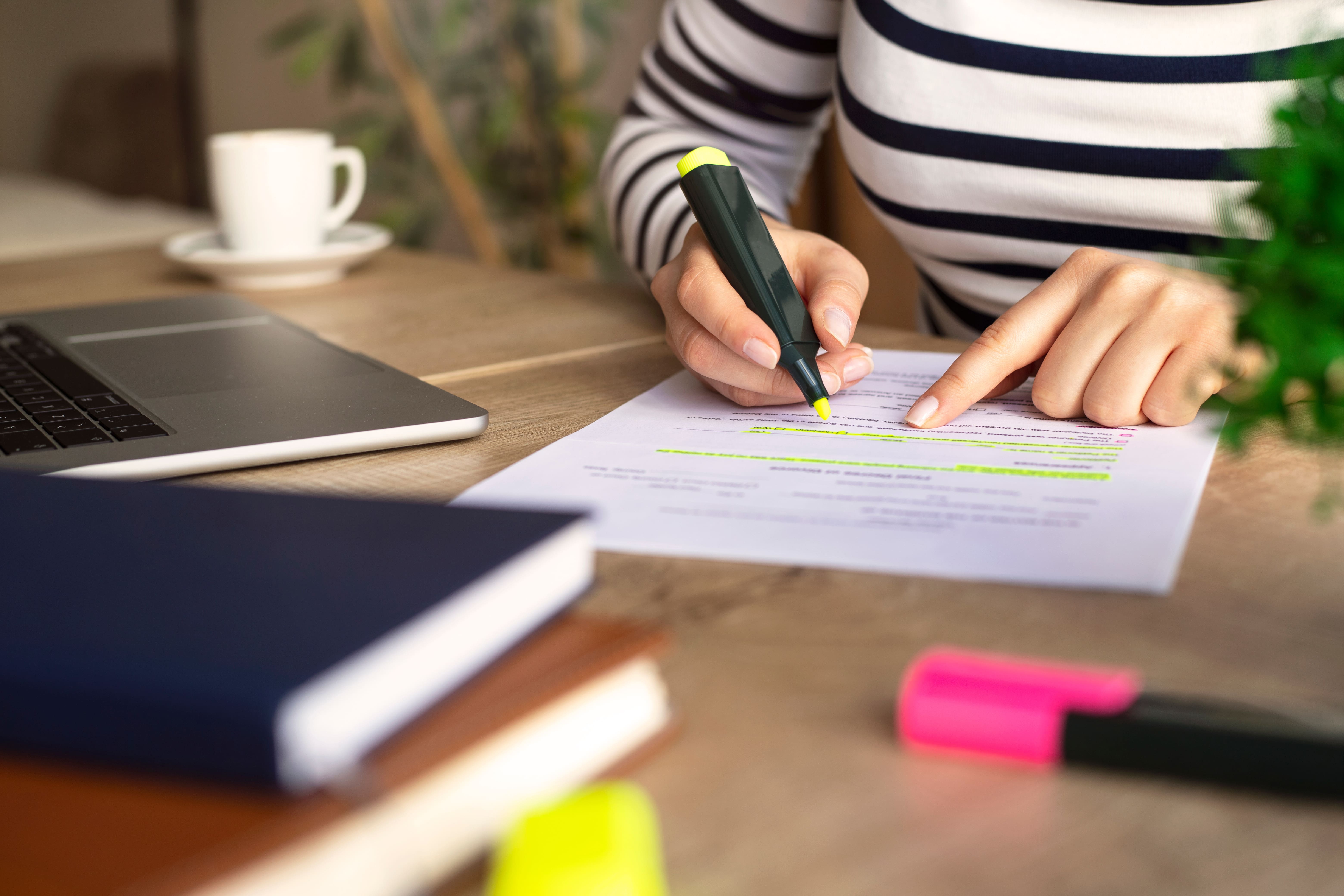 EB-1A Evidence Guide: How USCIS Reviews Your Case